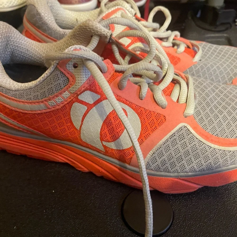 Women’s 6.5 LIKE NEW IQ Pearl Izumi running shoes - Picture 7 of 8